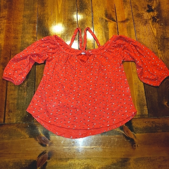 𝅺Red Lucky Brand top with tiny white flowers Small - Picture 1 of 11